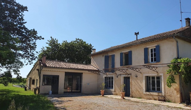 19th century farmhouse in the Luberon with private pool for 14/16 people