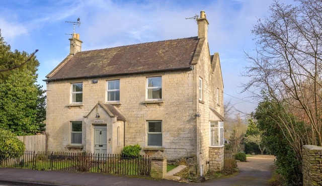 19th Century House, Private Parking, nr Painswick