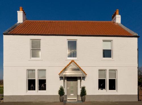 19th Century Luxury Lodge with Hot-Tub