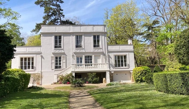 19th century mansion short term rental near Paris