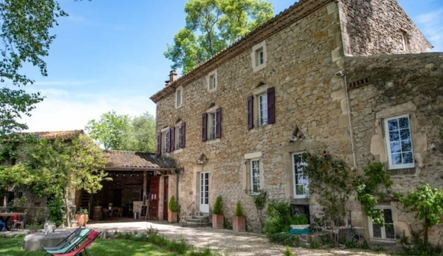 19th century mill, 🐴ponies, swimming pool, countryside, chickens🐔