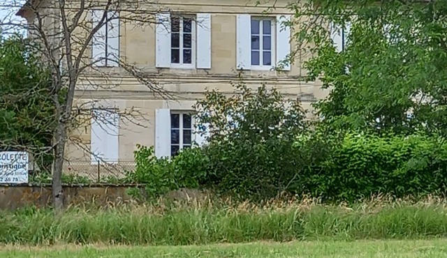 19th century Château Colette next to St Emilion 3-star non-smoking interior.
