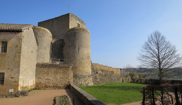 19th family home to enjoy with friends,nice landscape, barbecue,calm & serenity