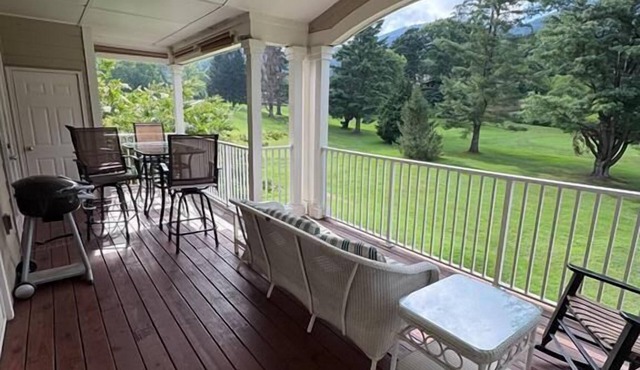 19th Hole 3 Bedroom Condo on the 9th Green