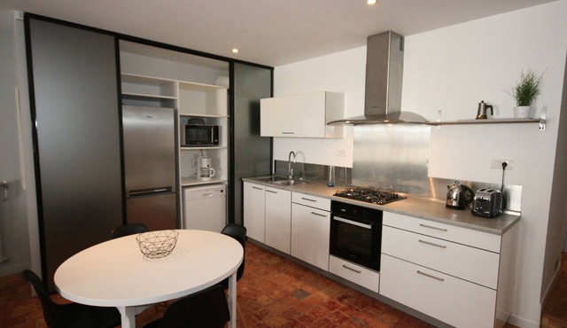 19th Side Cour T2 heart of historic town calm, bright and comfortable