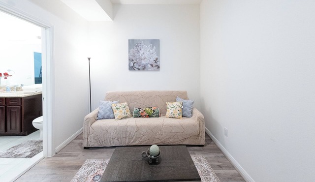 1A ~Cozy condo in charming Katy with WiFi, AC