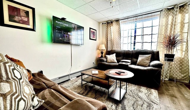 1B/1B Cottage at the College w/Free Parking, Stores Galore, & W/D!