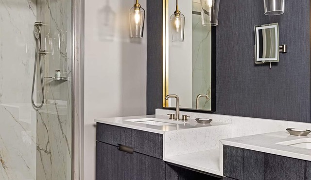 1b resort suite big-city living with Southern charm