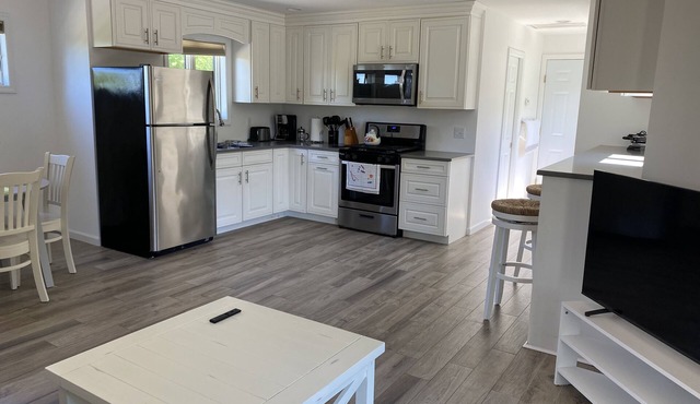 1Bd, 1.5Ba Cottage with Waterviews in Hampton Bays