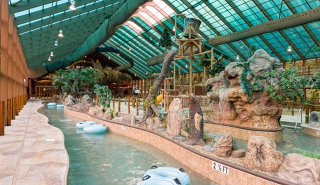 1BD 1 BA-Sleeps 4 WATER PARK MOUNTAIN TOP OVERLOOKING GATLINBURG 600 SF Pets
