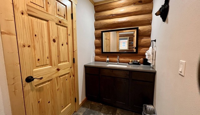 1BD, 1BA Full Kitchen, WiFi, TV, Sleeps 4