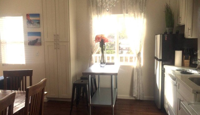 1bd/1bath Kaimuki Hill Top Unit with a Balcony