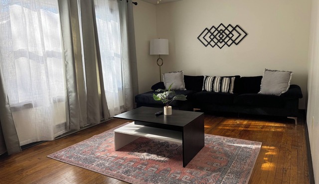 1bd apt, 2 min walk to Albany med, off street parking and washer/dryer