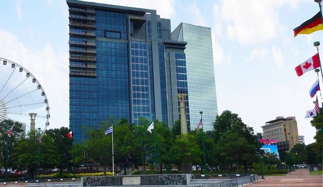 1BD/Atlanta - Downtown w/Rooftop Pool and Pool Bar!