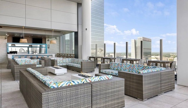 1BD/Atlanta - Downtown w/Rooftop Pool and Pool Bar!