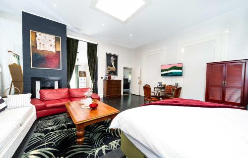 1BD Classical Room Near Hawkesbury River