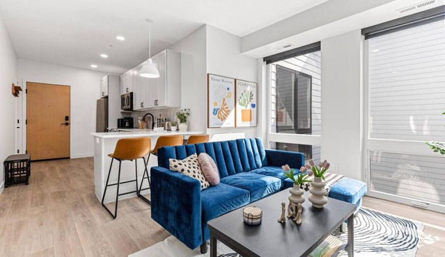 1BD King Retreat w Gym, Wi-Fi, Office & Mins to DT