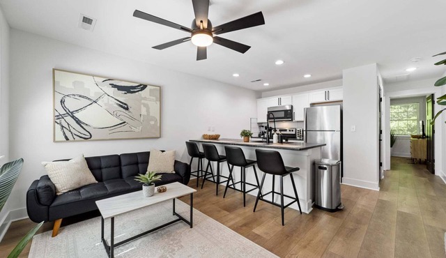 1BD Modern Condo ⎮ Downtown Walkable to F&M Bank Arena