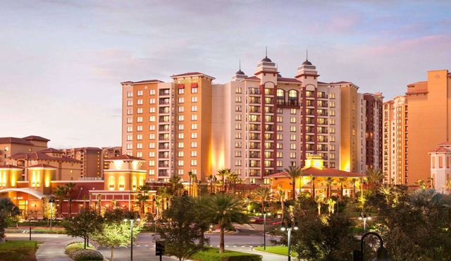 1BD/Orlando near Disney - 5 Pools, Hot Tub, Park Shuttle, and Games!