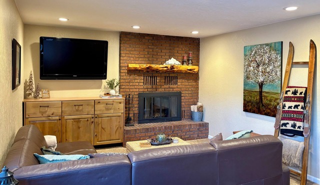 1BD Ski-in/Ski-out Condo Near Lift 8 & 1. Grab a Lift and Ski To Either Lodge.