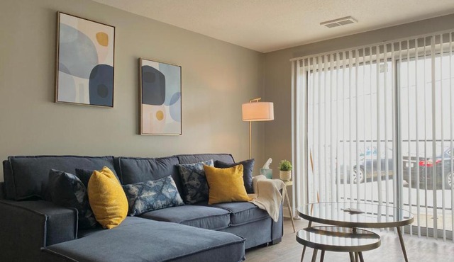 1bed 1 bath Condo with Movie Projector!