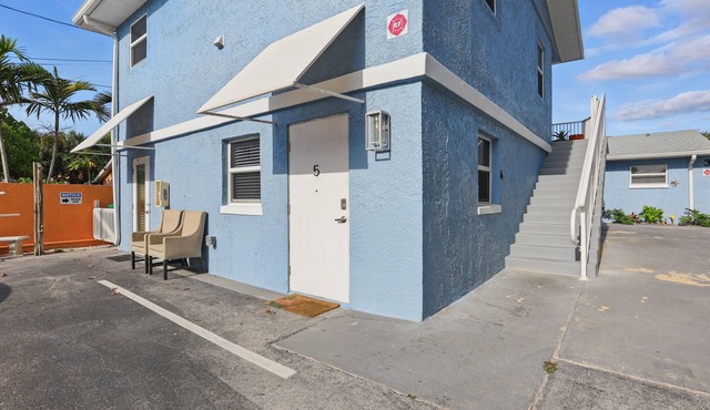 1Bed/1Bath, Downstairs, Steps to the Ocean, Perfect for Couples!