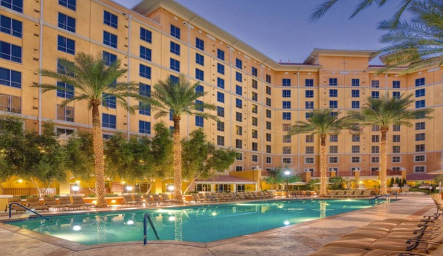 1Bed/1Bath Family Friendly Vegas Resort One Mile from the Strip!