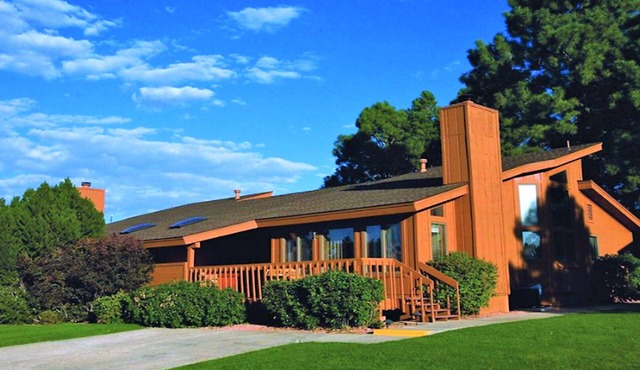 1Bed/1Bath - Gorgeous Flagstaff with Pools, Golf, and More!