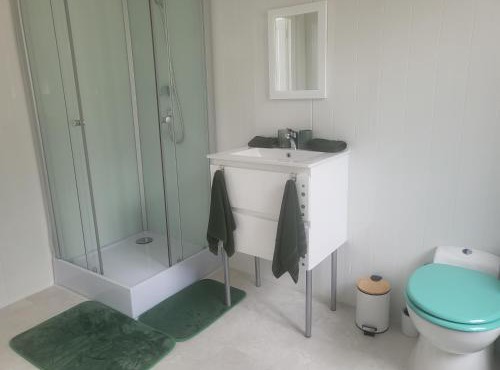 1Bed Apartment Sleeps 2 - Parking Wifi