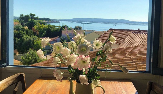 1Bed Cottage Sleeps 4- Sea Views, Balcony, Parking