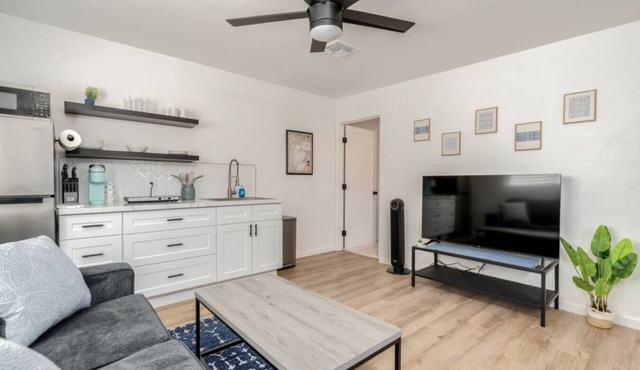 1Bed Private Guesthouse by UofA and Med Centers