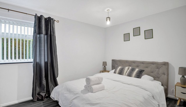 1Bed-Sleeps2-Parking-NearCityCentre-Jlr-Nec