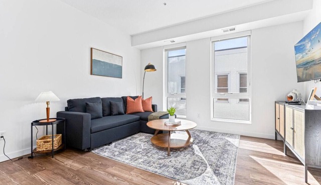 1Bedroom Apartment + Gym | Lowry Hill