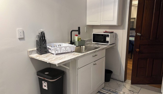 1Bedroom Einstein, Salus University