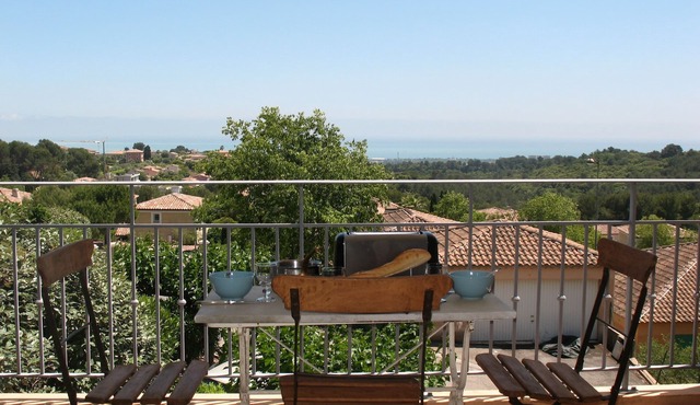 1bedroom flat with terrasse and panoramic sea view over la Baie des Anges