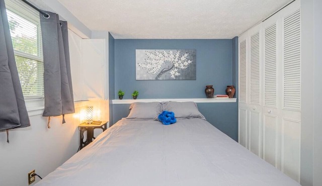 1Bedroom Newly Renovated Basement Suite w/Parking