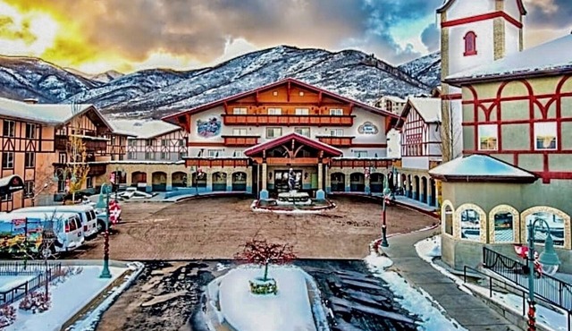 1Bedroom W/suite bath, full Kitchen,5 Star Resort Amenities,14mls Ski DeerValley