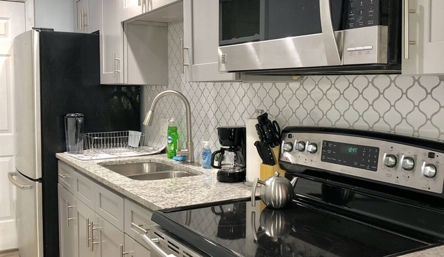 1BR/1B, Newly Renovated & Sleeps 4