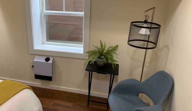 1BR, 1BA - 2.5 miles to U.S. Capitol & National Mall