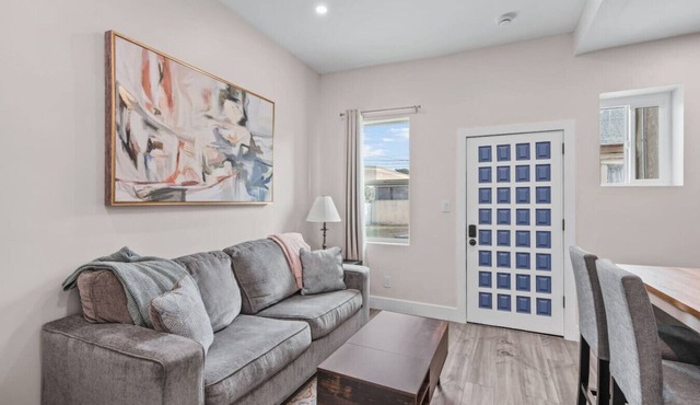 1BR+1BA | Cozy, Central | Laundry+Free Parking