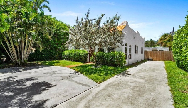 1BR/1BA Design District Cottage - 8 Min drive from Downtown WPB