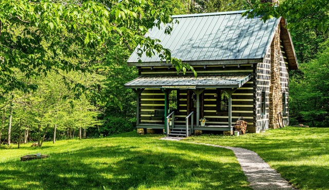 1BR, 1BA Log Cabin