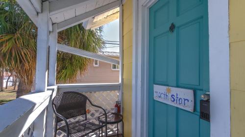 1BR 1BA NorthStar Bungalow. Just Steps to the beach and the bay.