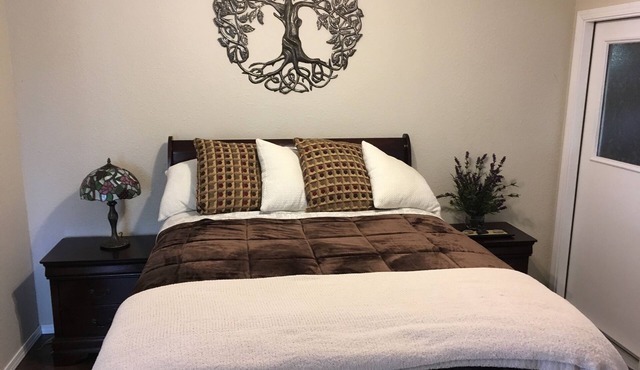 1BR 1BA QUIET COUNTRY COTTAGE - PET FRIENDLY