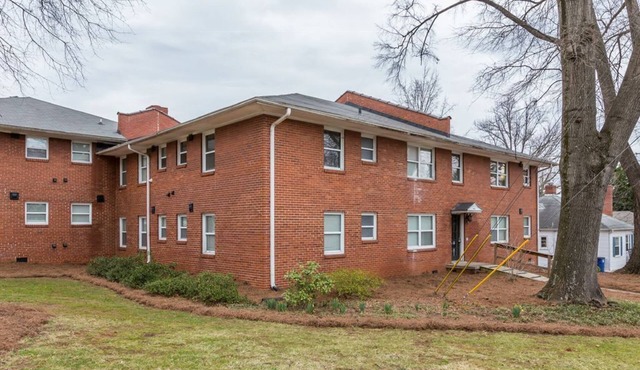 1BR 1st Floor Apt Near Downtown with Free Parking