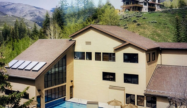 1BR, 2Bth Suite, ski-in/out, plenty of amenities, heated yr round pool, jacuzzi.