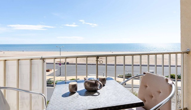 1BR apartment on sea front with balcony in Narbonne Plage
