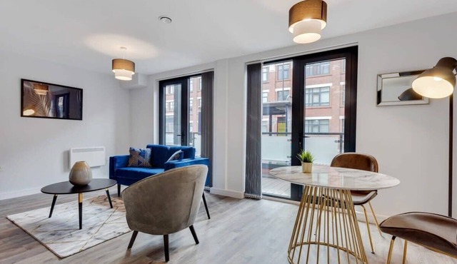 1BR Apartment in Heart of Birmingham | Roof access