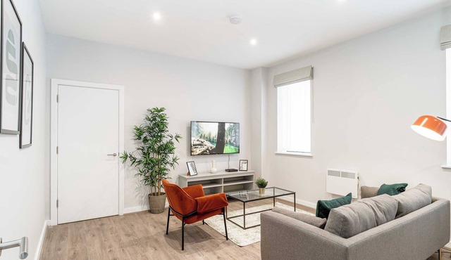 1BR Apartment in Waterloo near Crosby Coastal Park