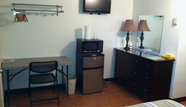 1BR Apartment Near Outdoor Hotspots—Lake, Trails, Golf + Free Parking